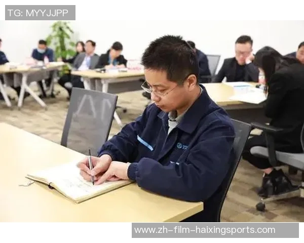 足球傅杰：从草根到顶尖球员的奋斗历程与荣耀时刻